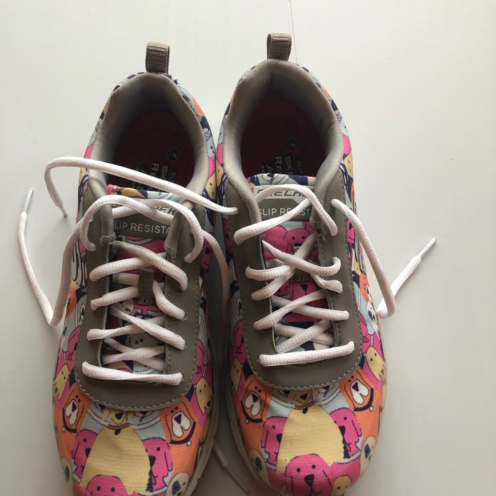 Skechers Slip Resistant Flex Sole Size 8.5 Dog print